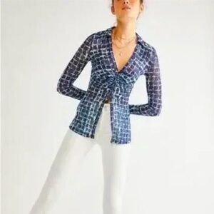 EUC Free People fitted stretch long sleeve v neck top in green & blue abstract